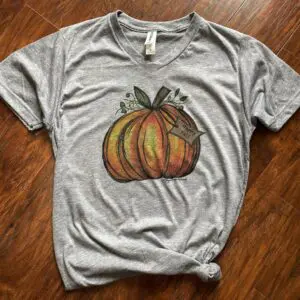 Casual T-shirt featuring pumpkin artwork